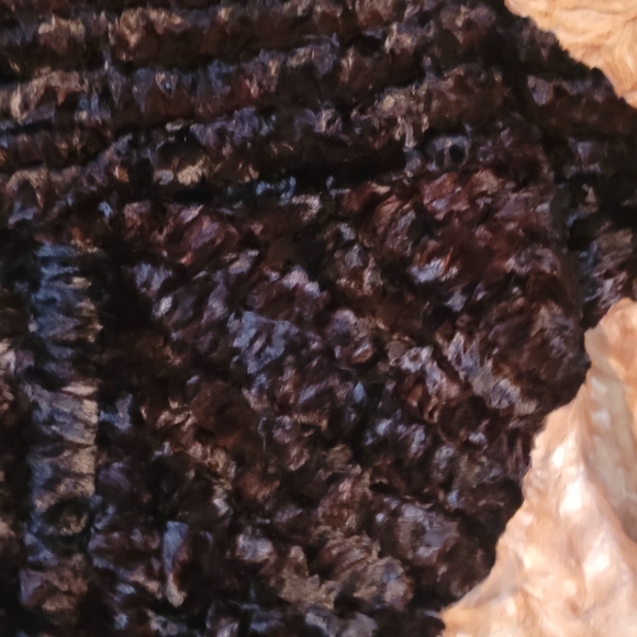 VINTAGE BEAUTIFUL ALPAC 75X75" DIAMOND PATTERN RUG IN EXCELLENT CONDITION - Picture 5 of 16